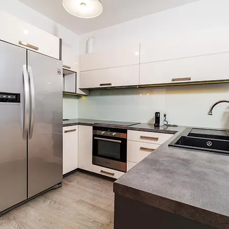 Karolina - 4kk, Garden Terrace, Free Parking Apartmán