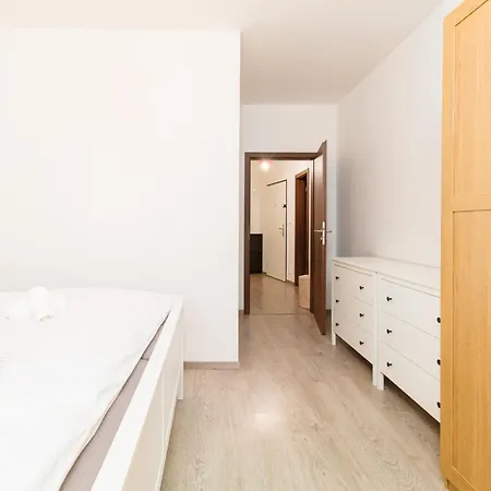 Karolina - 4kk, Garden Terrace, Free Parking Apartment